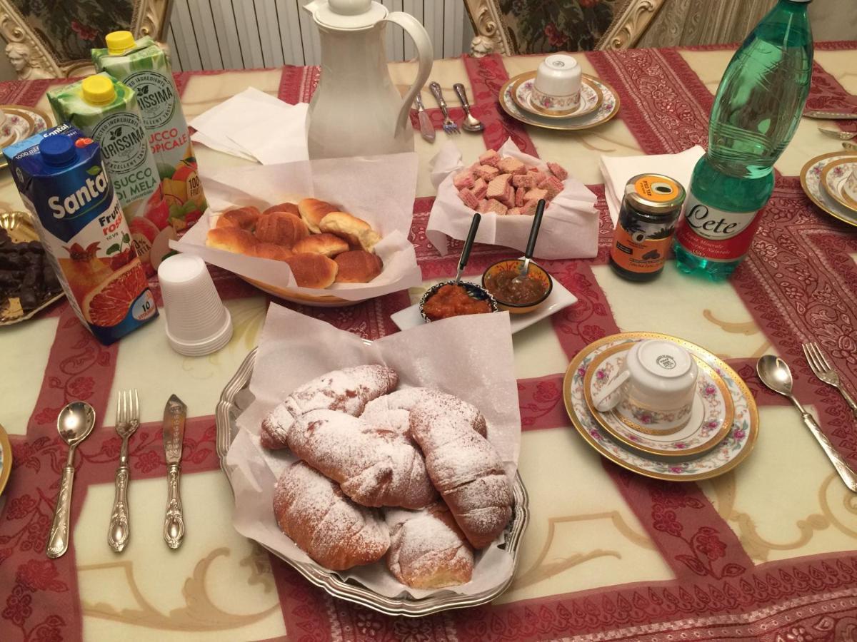 Colazione Da Lolly Acomodação com café da manhã Nápoles Exterior foto